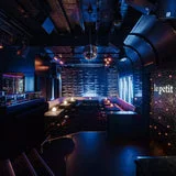 Ein lebendiger Nachtleben-Hotspot in Zürich, Schweiz. thumbnail 1